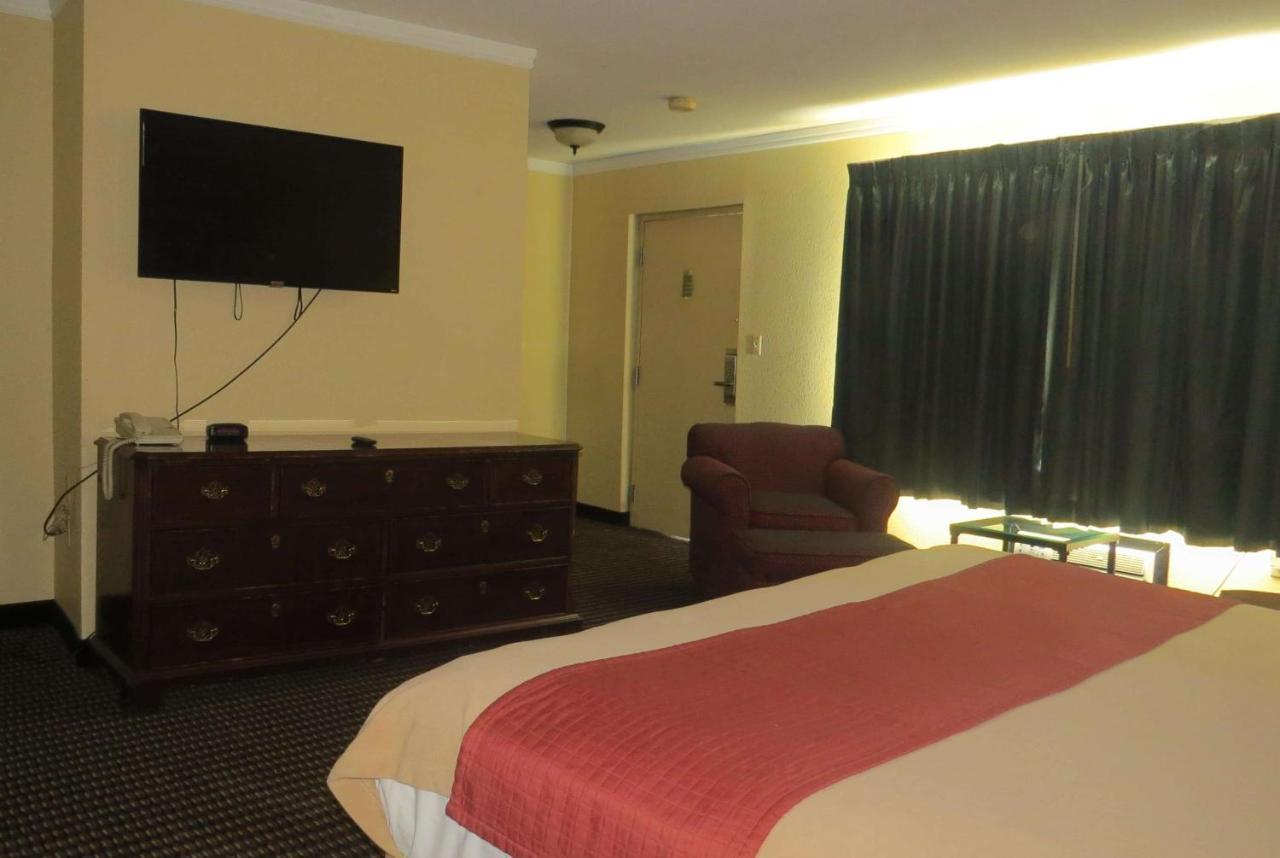 Travelodge By Wyndham Stratton Kültér fotó