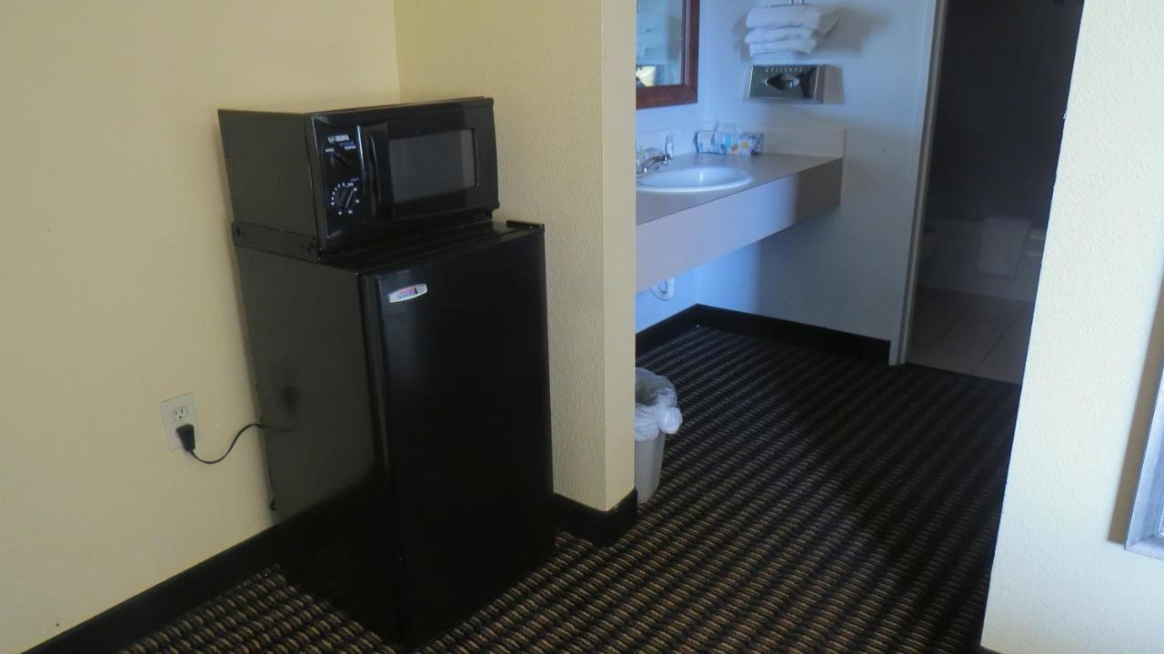 Travelodge By Wyndham Stratton Kültér fotó